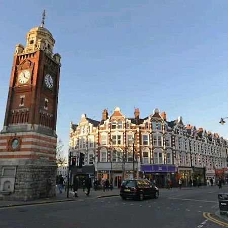 Room With Luxury Private Bathroom & Independent Entrance Near Tube Londres Exterior foto