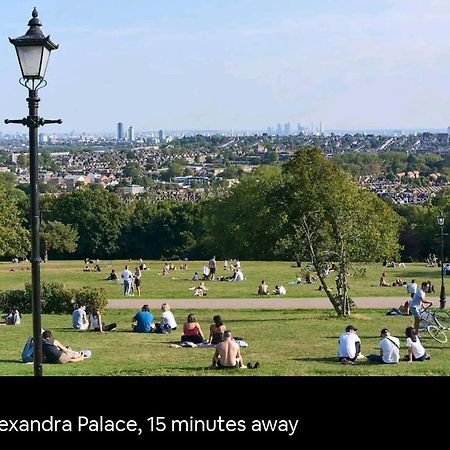 Room With Luxury Private Bathroom & Independent Entrance Near Tube Londres Exterior foto