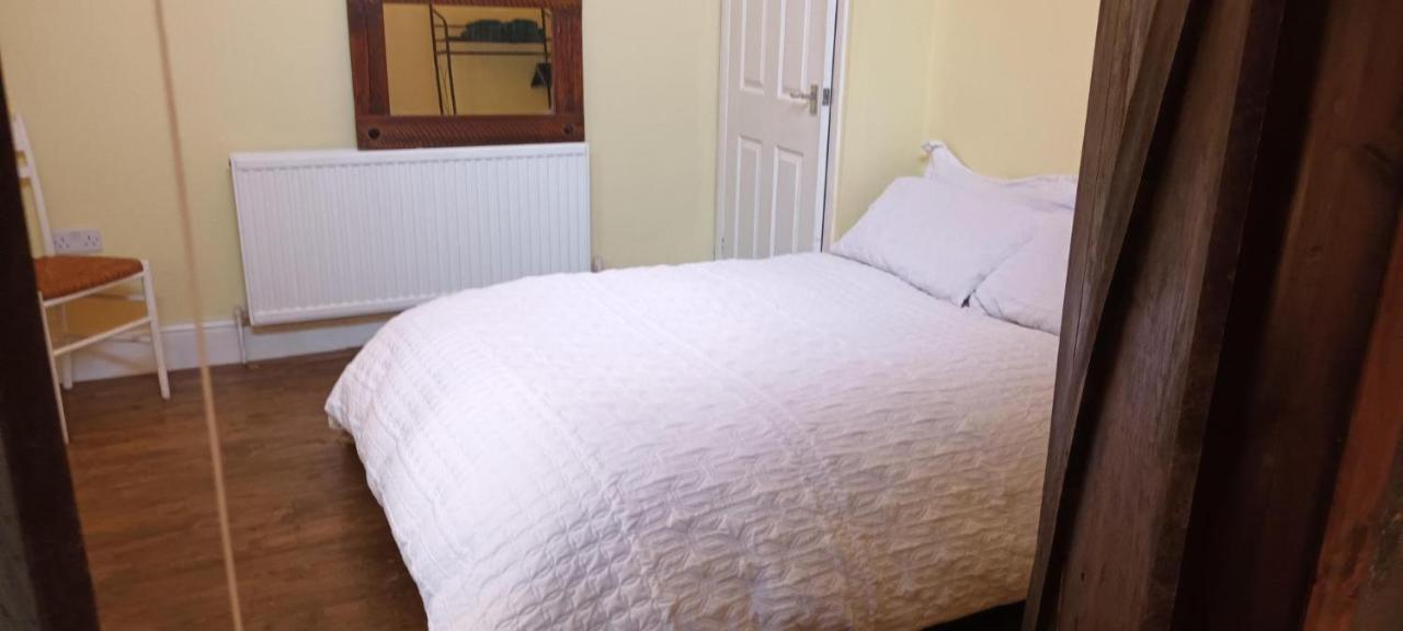 Room With Luxury Private Bathroom & Independent Entrance Near Tube Londres Exterior foto