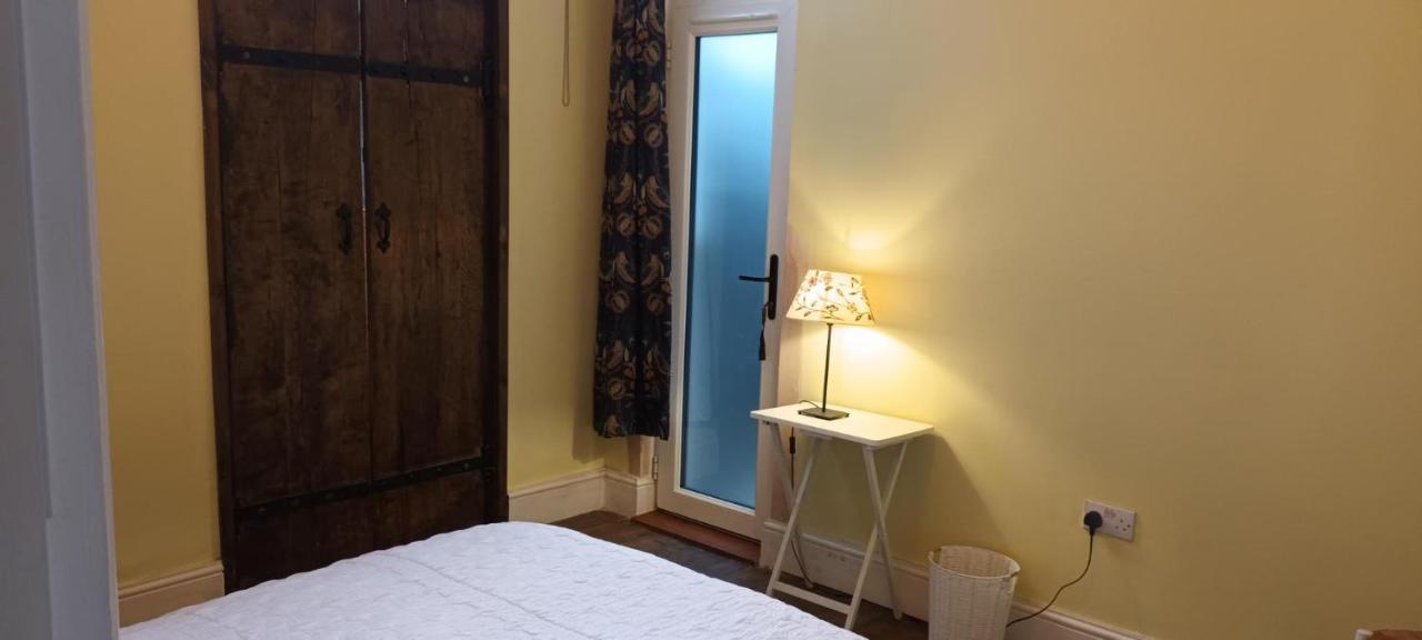 Room With Luxury Private Bathroom & Independent Entrance Near Tube Londres Exterior foto
