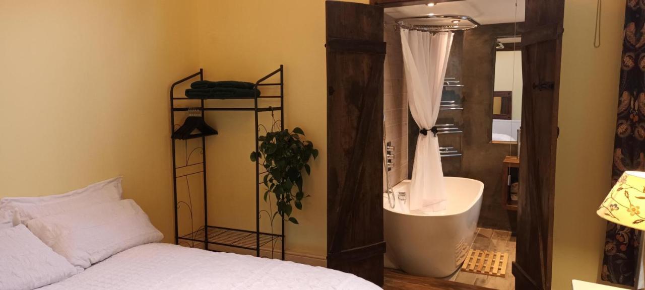 Room With Luxury Private Bathroom & Independent Entrance Near Tube Londres Exterior foto