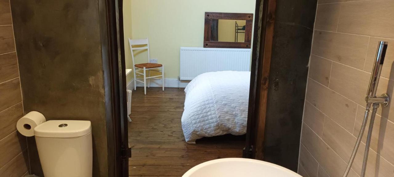 Room With Luxury Private Bathroom & Independent Entrance Near Tube Londres Exterior foto