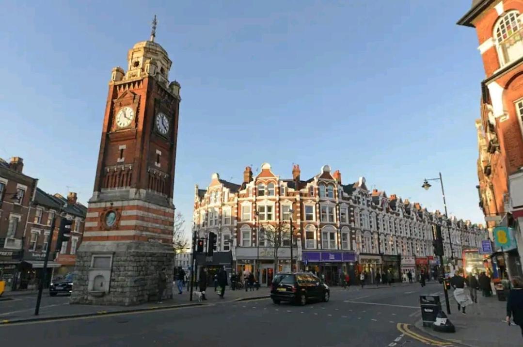 Room With Luxury Private Bathroom & Independent Entrance Near Tube Londres Exterior foto