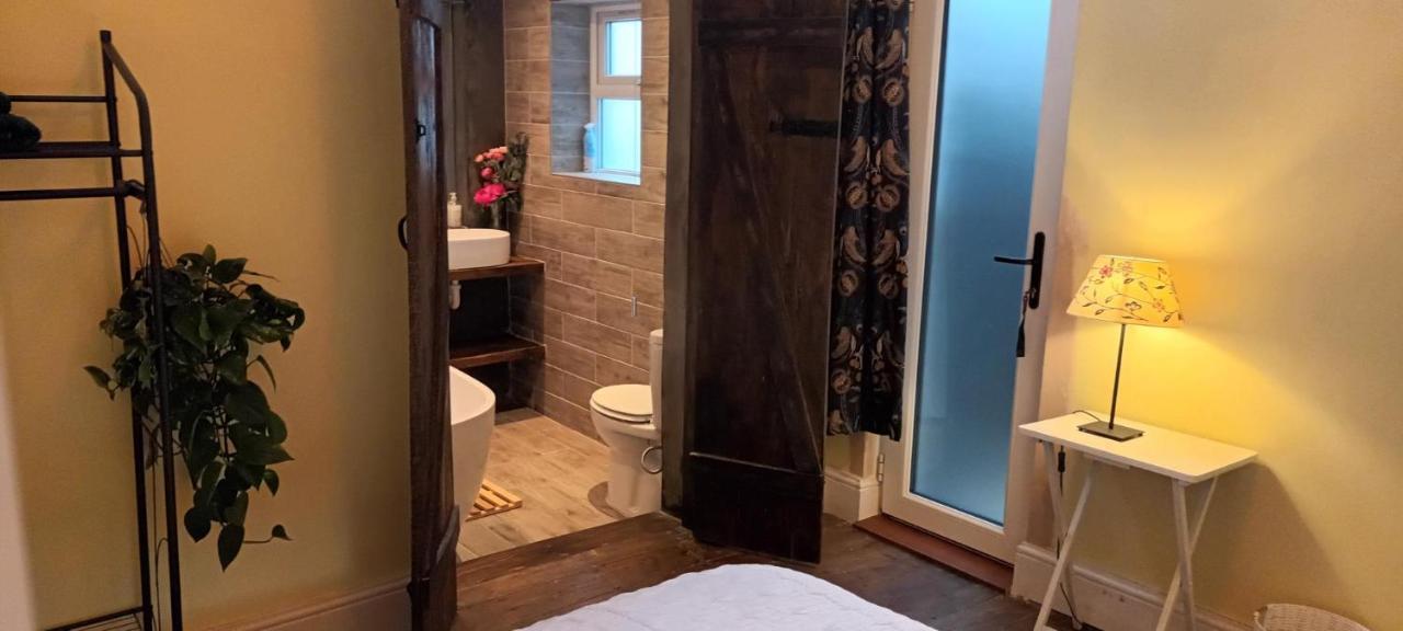 Room With Luxury Private Bathroom & Independent Entrance Near Tube Londres Exterior foto