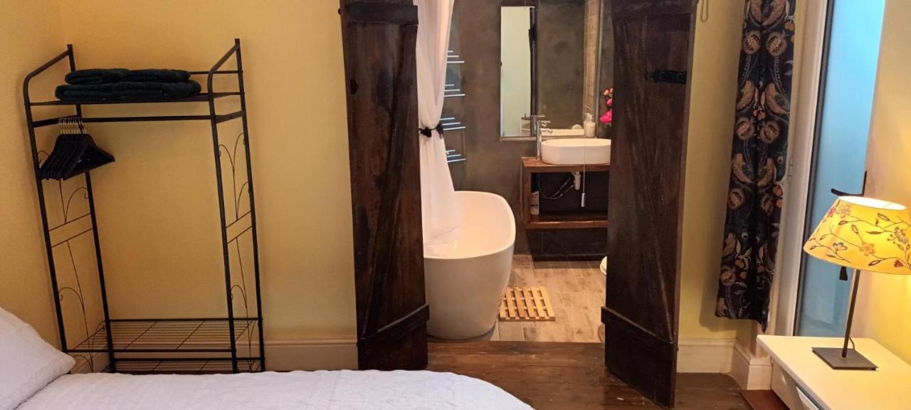 Room With Luxury Private Bathroom & Independent Entrance Near Tube Londres Exterior foto