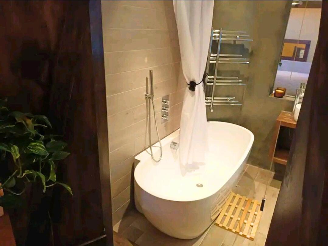 Room With Luxury Private Bathroom & Independent Entrance Near Tube Londres Exterior foto